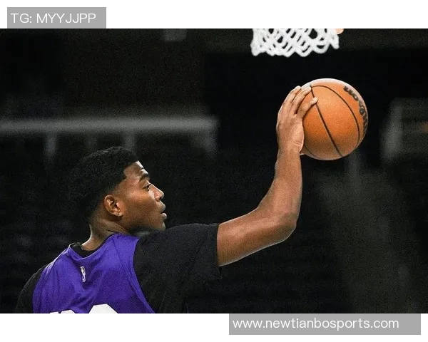 布朗尼逐渐融入球队但进攻能力不足仍难以在NBA立足 布朗尼逐渐融入球队但进攻能力不足仍难以在NBA立足